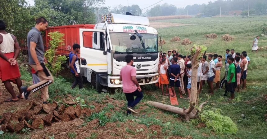 बेगूसराय में तेज रफ्तार ट्रक ने मॉर्निंग वॉक कर रहे हैं बुजुर्ग महिला को कुचला, महिला की घटनास्थल पर ही दर्दनाक मौत 1