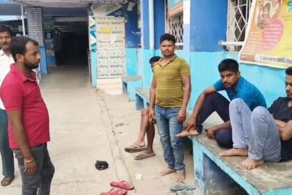 बेगूसराय में अपराधियों ने एक युवक को हत्या कर शव को पेड़ में फंदे से लटकाया 28