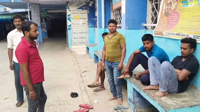 बेगूसराय में अपराधियों ने एक युवक को हत्या कर शव को पेड़ में फंदे से लटकाया 1
