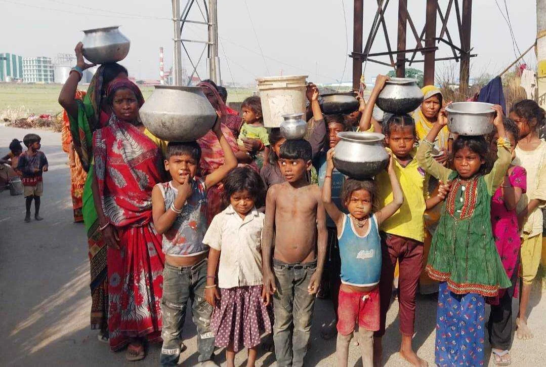 बीहट वार्ड संख्या- सात में पानी को लेकर उपभोक्ताओं ने किया सड़क जाम 9