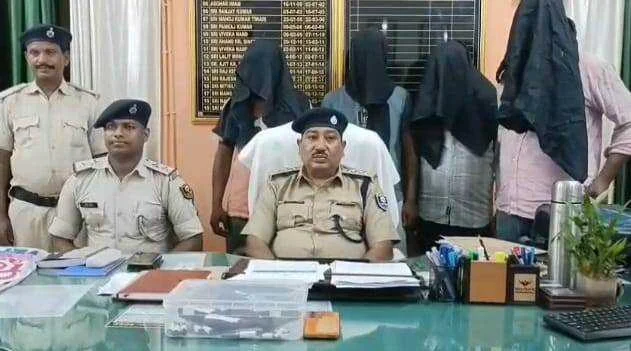 बेगूसराय पुलिस को मिली कामयाबी,डकैती की घटना को विफल करते हुए चार आरोपी को किया गिरफ्तार 1