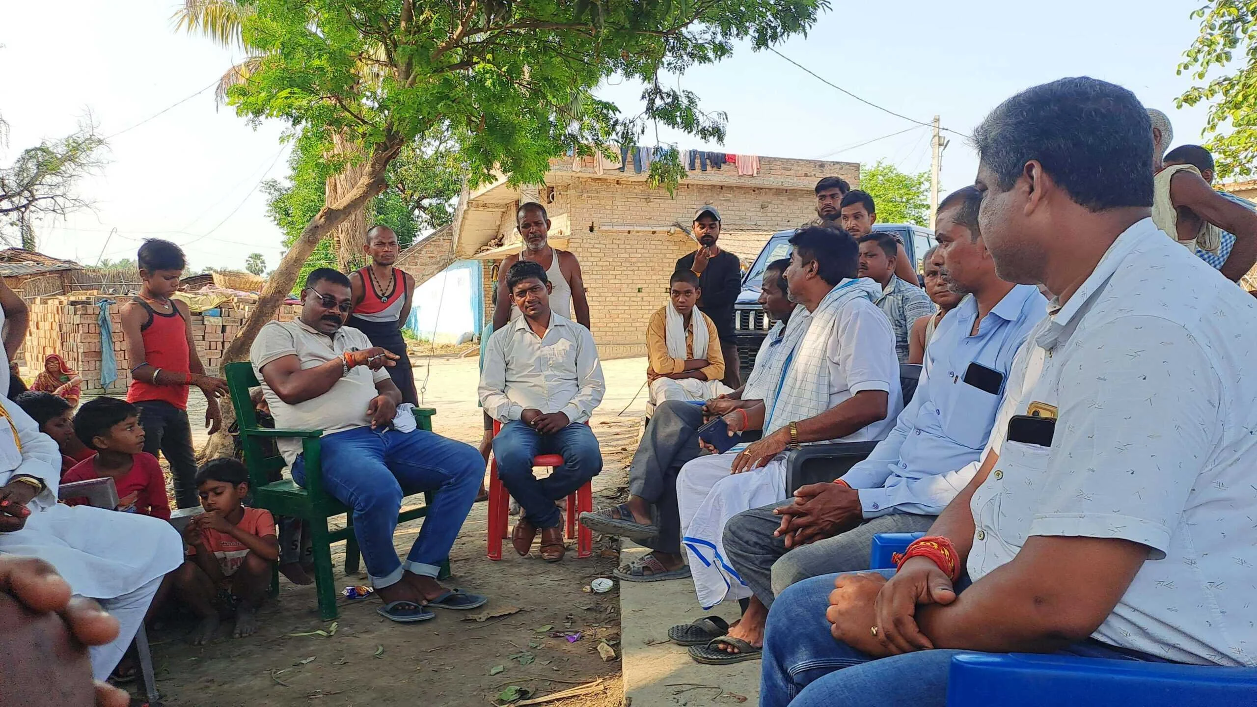 युवा समाजसेवी भाई राजू सहनी ने चंदौली व मुख्तियारपुर सलखन्नी गांव में मृतक के परिवार से किया मुलाकात व उपलब्ध करायी 06 माह की राशन सामग्री 8