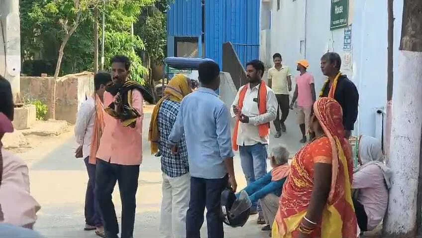 बेगूसराय मे रेल ट्रैक पार करने के दौरान एक रिटायर रेल कर्मी की ट्रेन से कटकर मौत 2