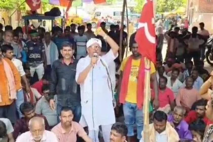 बिहार स्टेट चालक संध के नेतृत्व में ई-रिक्शा चालक संध ने अपनी विभिन्न मांगों को लेकर निकाला आक्रोश मार्च 31
