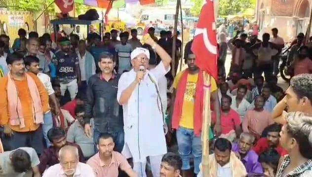 बिहार स्टेट चालक संध के नेतृत्व में ई-रिक्शा चालक संध ने अपनी विभिन्न मांगों को लेकर निकाला आक्रोश मार्च 5