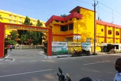 बेगूसराय में आवारा कुत्तों का आंतक, कोर्ट परिसर में अधिवक्ता समेत कैदी को बनाया अपना शिकार 19