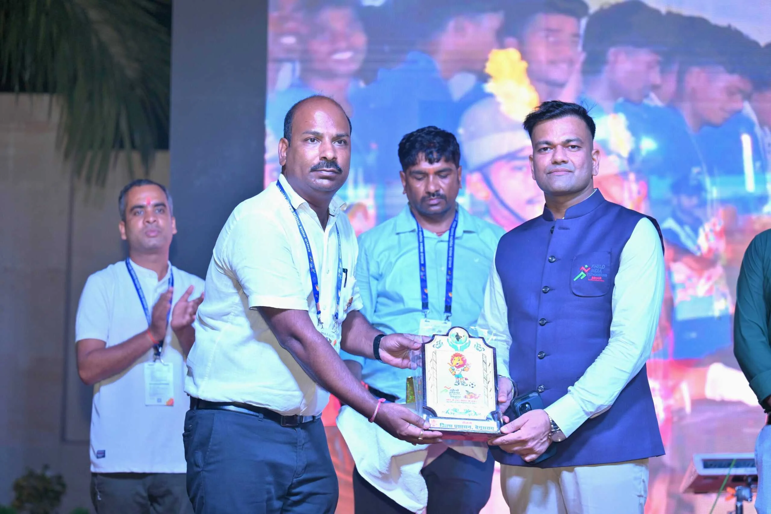 जिला प्रशासन बेगूसराय द्वारा खेलो इंडिया यूथ गेम्स 2025 के सफल समापन पर जीरोमाईल स्थित युवराज होटल में सम्मान समारोह का किया गया आयोजन 3
