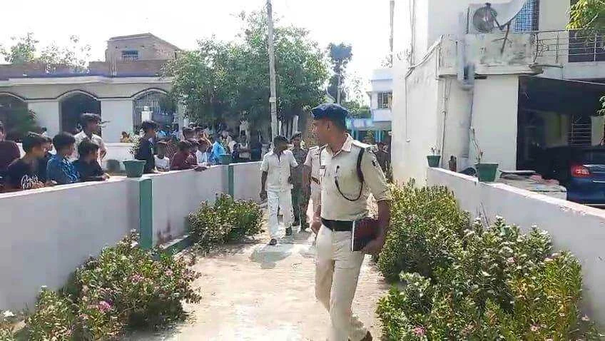 समस्तीपुर: जमीनी विवाद को लेकर गोलीबारी में सर्किल इंस्पेक्टर की 14 वर्षीय पुत्री को गोली लगने से घायल, घायल अस्पताल में भर्ती 3