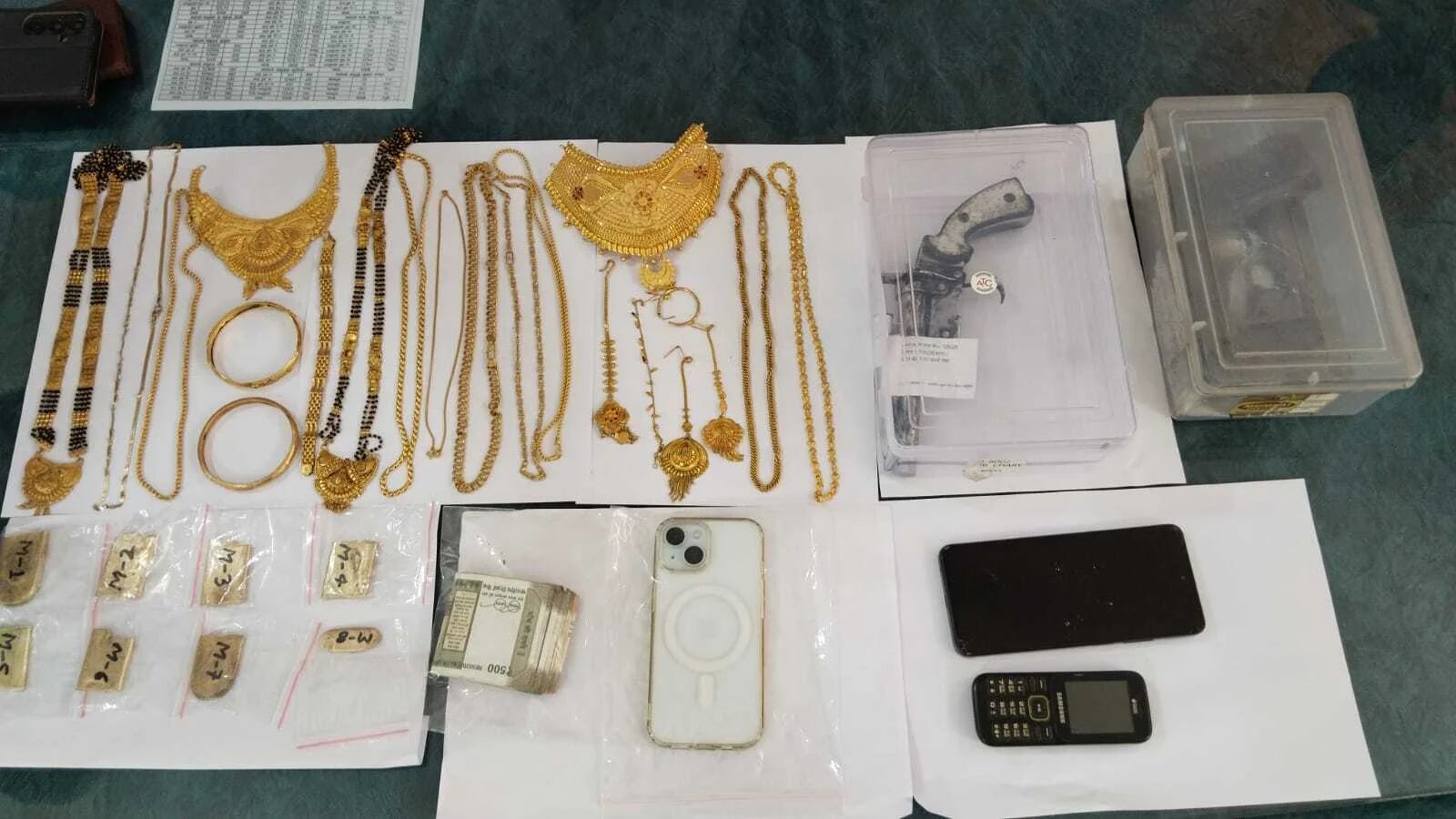 समस्तीपुर पुलिस व एसटीएफ की टीम ने बैंक ऑफ महाराष्ट्र पांच करोड़ सोना लूट कांड में शामिल मुख्य आरोपी कर्मवीर समेत चार बदमाशों को किया गिरफ्तार 3
