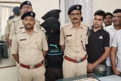 समस्तीपुर पुलिस व एसटीएफ की टीम ने बैंक ऑफ महाराष्ट्र पांच करोड़ सोना लूट कांड में शामिल मुख्य आरोपी कर्मवीर समेत चार बदमाशों को किया गिरफ्तार 23