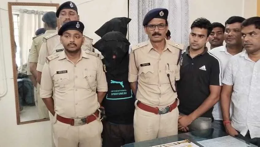 समस्तीपुर पुलिस व एसटीएफ की टीम ने बैंक ऑफ महाराष्ट्र पांच करोड़ सोना लूट कांड में शामिल मुख्य आरोपी कर्मवीर समेत चार बदमाशों को किया गिरफ्तार 6