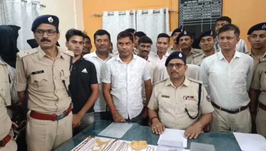समस्तीपुर पुलिस व एसटीएफ की टीम ने बैंक ऑफ महाराष्ट्र पांच करोड़ सोना लूट कांड में शामिल मुख्य आरोपी कर्मवीर समेत चार बदमाशों को किया गिरफ्तार 2