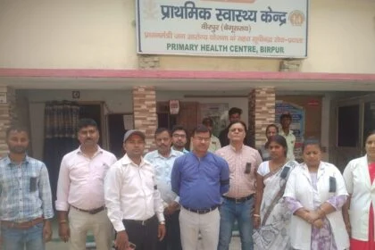 बेगूसराय के वीरपुर प्राथमिक स्वास्थ्य केंद्र के संविदाकर्मियों ने किया विरोध प्रदर्शन 21