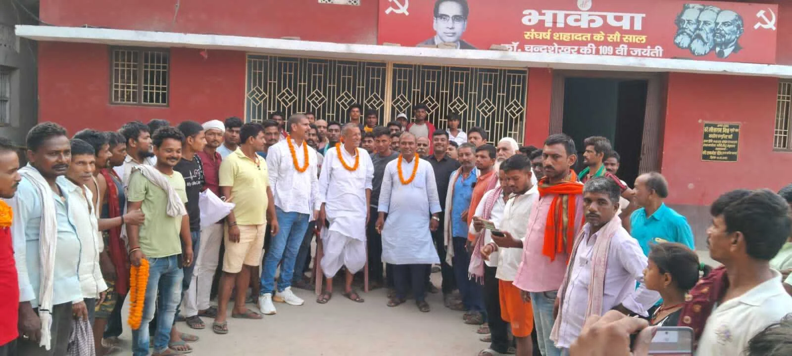 संगठन के प्रति एकजुटता जाहिर करते हुए बेगूसराय नगर इकाई बीहट टेंपू सेवा हड़ताल समाप्ति की घोषणा की गई - राम रतन सिंह 2