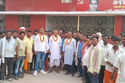 संगठन के प्रति एकजुटता जाहिर करते हुए बेगूसराय नगर इकाई बीहट टेंपू सेवा हड़ताल समाप्ति की घोषणा की गई - राम रतन सिंह 27