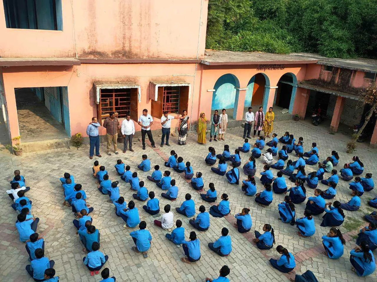विद्यालय में बच्चों को दी गई बज्रपात व चक्रवाती तूफान की जानकारी 2