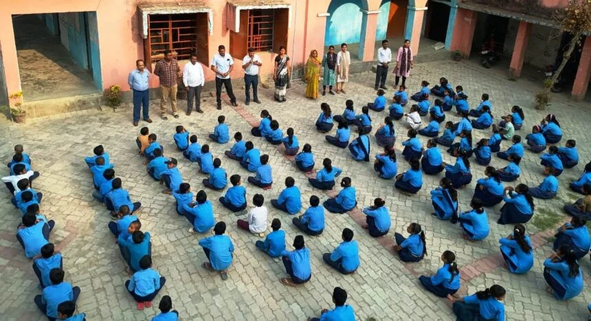 विद्यालय में बच्चों को दी गई बज्रपात व चक्रवाती तूफान की जानकारी 1