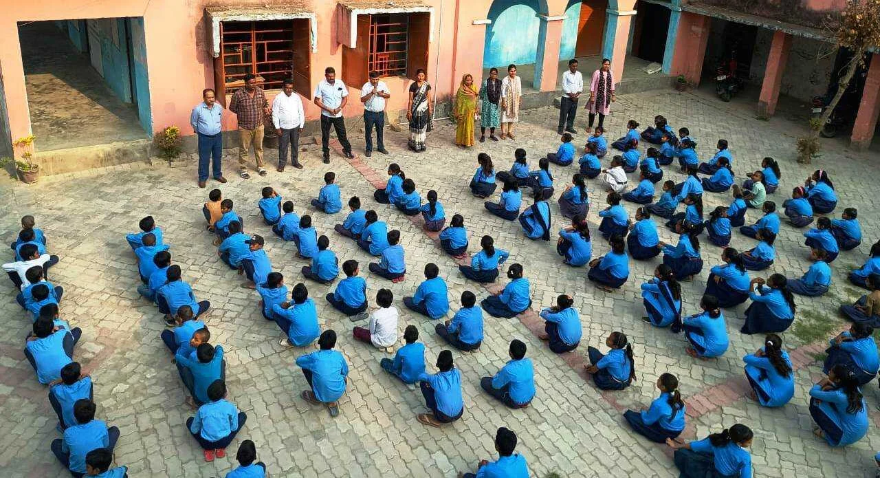 विद्यालय में बच्चों को दी गई बज्रपात व चक्रवाती तूफान की जानकारी 6