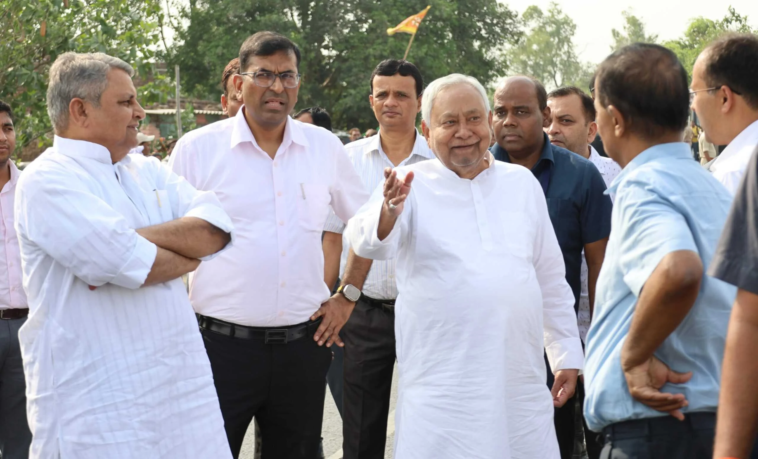 नालंदा पहुंचे बिहार के मुख्यमत्री नीतीश कुमार ने तेलमर-करौटा सड़क का किया निरीक्षण 2