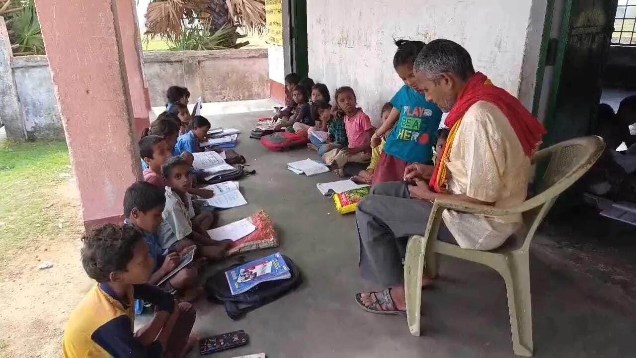 नालंदा टीआरई-3 नव नियुक्त शिक्षकों को मिला पदस्थापन पत्र, 31 मई तक करना होगा योगदान जिले को मिले 1465 नए शिक्षक, पदस्थापन प्रक्रिया जारी 2