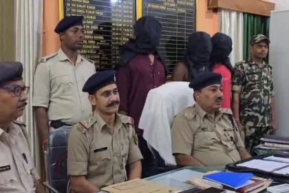 बेगूसराय चर्चित पुजारी हत्याकांड का पुलिस ने किया खुलासा,देशी कट्टा व जिन्दा कारतूस के साथ तीन आरोपी गिरफ्तार 21