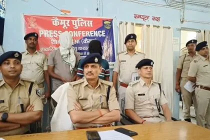 कैमूर में हथियार का भय दिखाकर ऑटो चालक से पैसे की लूट, पुलिस ने 6 घंटे में मामले का किया उद्भेदन, दो अपराधी गिरफ्तार 10