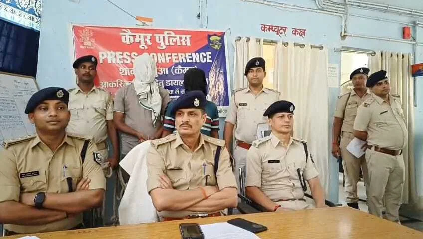 कैमूर में हथियार का भय दिखाकर ऑटो चालक से पैसे की लूट, पुलिस ने 6 घंटे में मामले का किया उद्भेदन, दो अपराधी गिरफ्तार 5