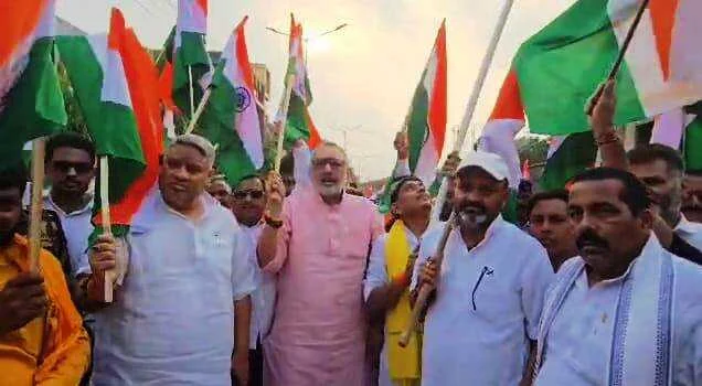 बेगूसराय में भाजपा कार्यकर्ताओं ने भारतीय सेना के सम्मान में निकाली तिरंगा यात्रा 3