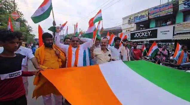 बेगूसराय में भाजपा कार्यकर्ताओं ने भारतीय सेना के सम्मान में निकाली तिरंगा यात्रा 2