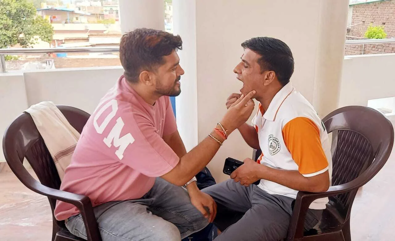 ठीक ढंग से दांत की सफाई नहीं होती है तो इससे हार्ट अटैक की भी संभावना पड़ती है - डा अभिषेक 5