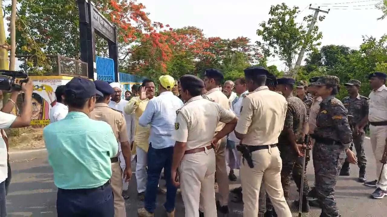 मुख्यमंत्री के गांव कल्याण बीघा पुलिस छावनी में तब्दील, ग्रामीण बोले-प्रशांत किशोर को नहीं देंगे गांव में प्रवेश 4