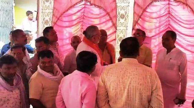 बेगूसराय में बिहट नगर परिषद कार्यालय में मुख्य पार्षद तथा उप मुख्य पार्षद आपस में भिड़े, मौके पर अफरा तफरी का माहौल 3