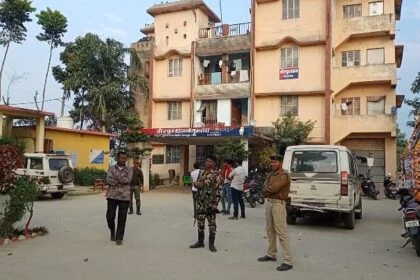 पुलिस ने छापेमारी कर तीन वारंटी को किया गिरफ्तार, भेजा जेल 18