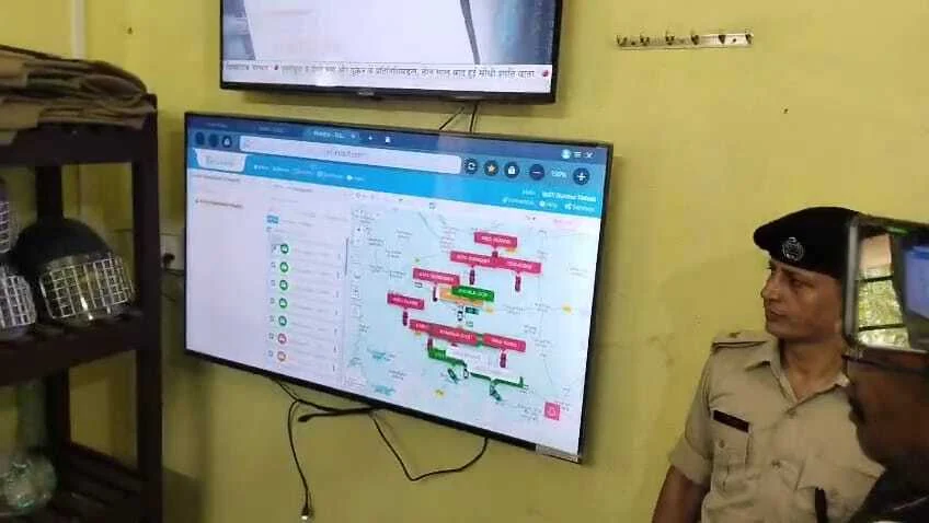 कैमूर एसपी ने भभुआ थाना में जिला पुलिस कंट्रोल रूम का किया संचालन,किसी आपातकालीन सूचना पर तत्काल लोगों की मदद करने पहुंचेगी पुलिस और करेगी कार्रवाई 3