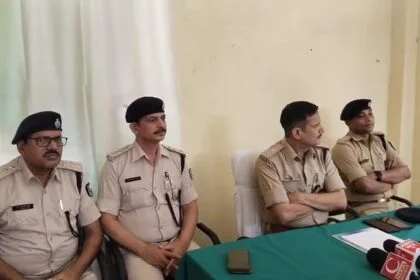 कैमूर एसपी ने भभुआ थाना में जिला पुलिस कंट्रोल रूम का किया संचालन,किसी आपातकालीन सूचना पर तत्काल लोगों की मदद करने पहुंचेगी पुलिस और करेगी कार्रवाई 21