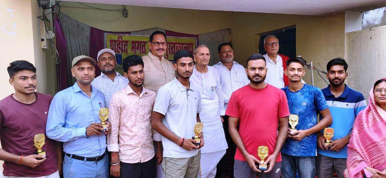 बिहार पुलिस में बछवाड़ा के गोधना पंचायत के उतीर्ण हुए छात्र-छात्राओं को किया गया सम्मानित 3