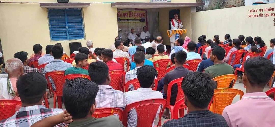 बिहार पुलिस में बछवाड़ा के गोधना पंचायत के उतीर्ण हुए छात्र-छात्राओं को किया गया सम्मानित 5
