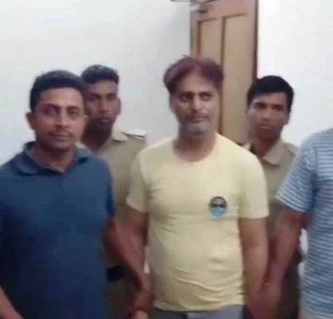 समस्तीपुर: सदर अस्पताल ने घुसखोर हेल्थ मैनेजर को निगरानी विभाग की टीम घुस लेते किया गिरफ्तार 2