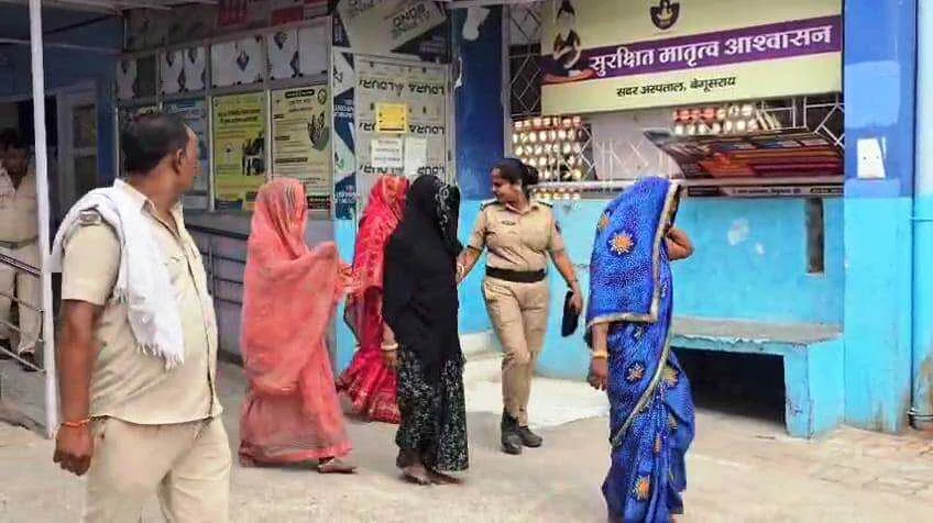 बेगूसराय में शराब की सूचना पर छापेमारी करने गए पुलिस टीम पर शराबियों ने किया हमला,कई पुलिस कर्मी चोटिल 3
