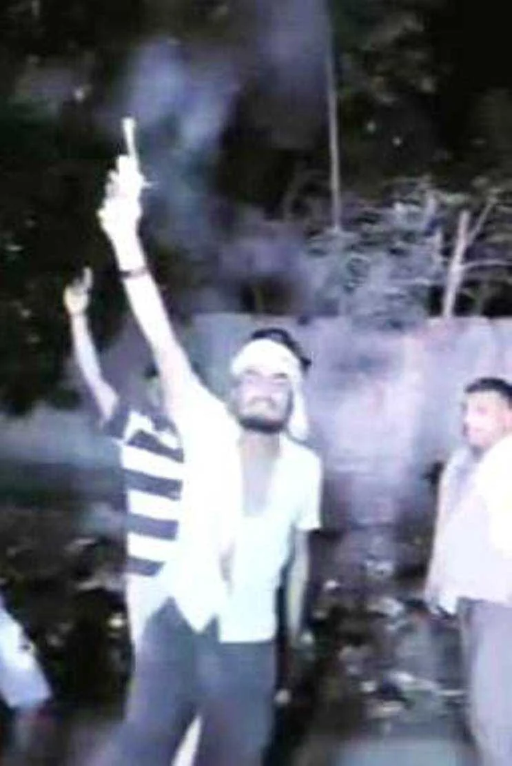 बेगूसराय में तीन-चार युवक के द्वारा हाथ में हथियार लेकर खुलेआम अंधाधुंध फायरिंग करते हुए भोजपुरी गाने पर रिल्स बनाकर सोशल मीडिया पर वीडियो किया वायरल 6