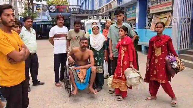 बेगूसराय में बकाया रुपया मांगने पर दबंगों ने हाथ पैर बांधकर बेहरमी से लाठी डांटे एवं लोहे की रॉड से पीट-पीट कर किया गंभीर रूप से घायल 3