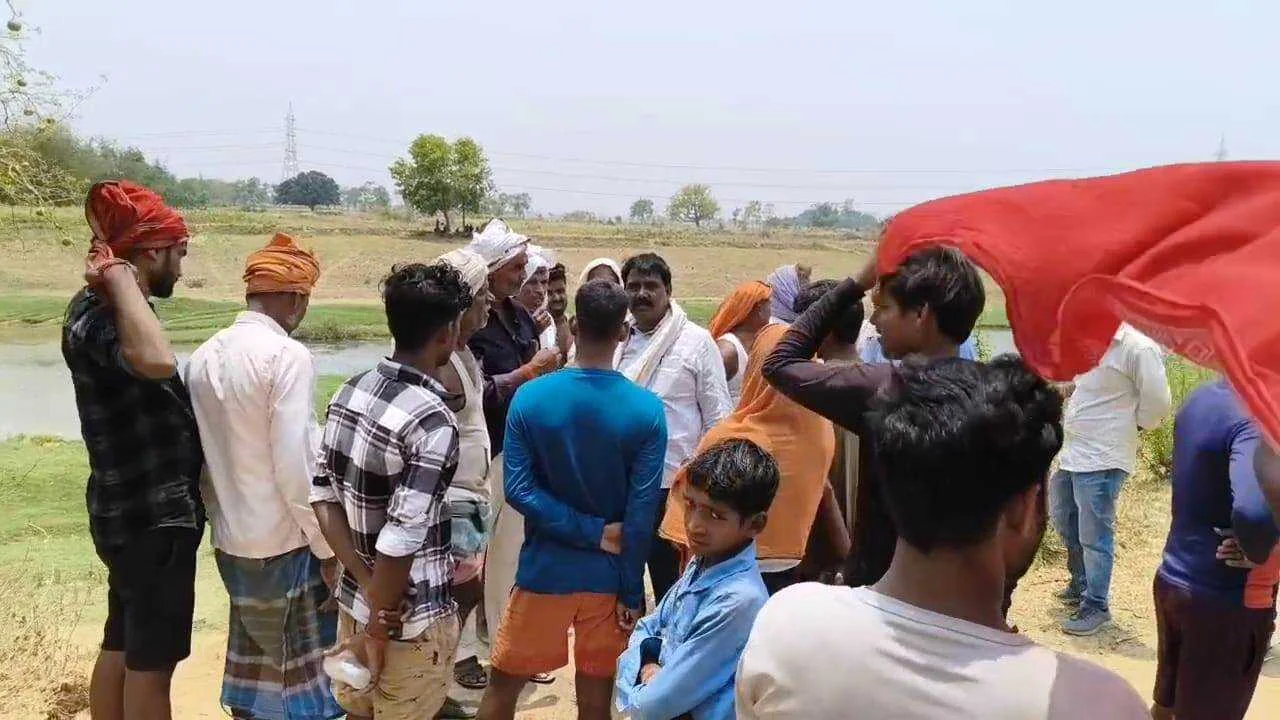 कैमूर : दुर्गावती नदी पर पूल बनाने मांग ग्रामीणों की होगी जल्द पूरी, अधिकारियों ने किया स्थल निरीक्षण, ग्रामीणों में खुशी 2