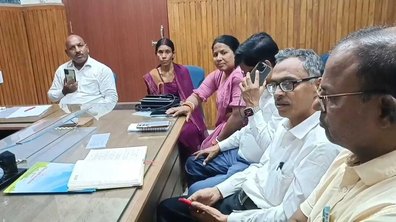 बिहारशरीफ जिला परिषद अध्यक्ष कार्यालय में हुई उत्पादन समिति की बैठक,बैठक में कृषि, पशुपालन और मत्स्य योजनाओं पर चर्चा 2