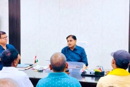 तेघड़ा में विधानसभा चुनाव को लेकर एसडीओ की राजनीतिक दलों के साथ समीक्षा बैठक 19
