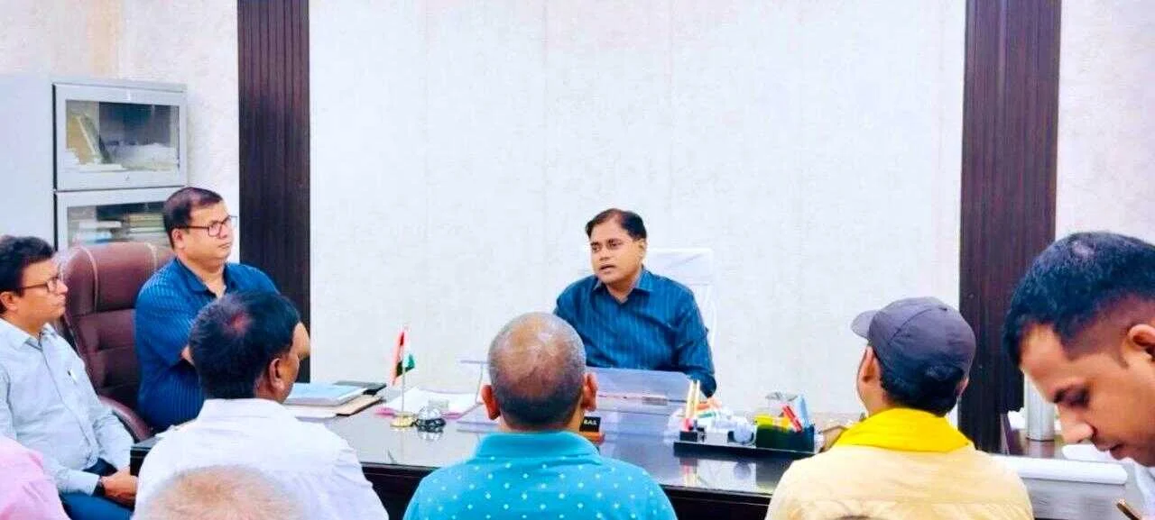 तेघड़ा में विधानसभा चुनाव को लेकर एसडीओ की राजनीतिक दलों के साथ समीक्षा बैठक 6