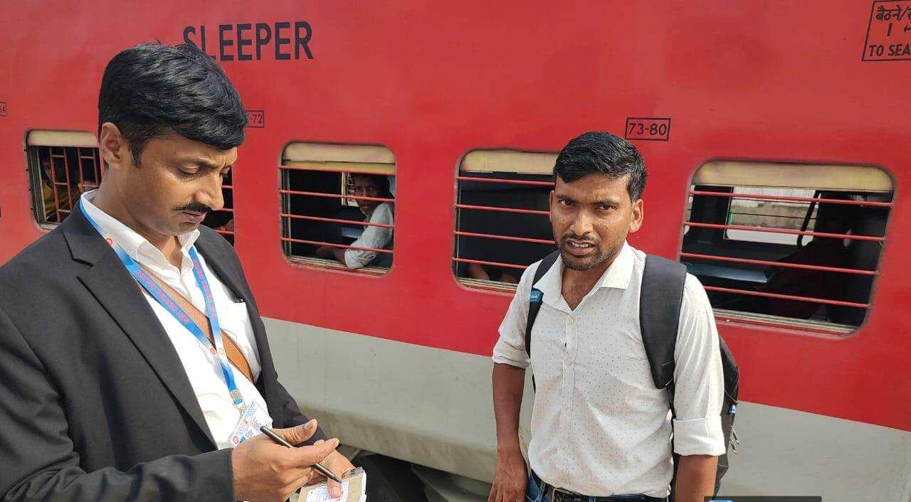 समस्तीपुर मंडल में लालगाडी टिकट चेकिंग लगातार जारी, टिकट चेकिंग में 96805 रुपये का जुर्माना वसुला गया 3