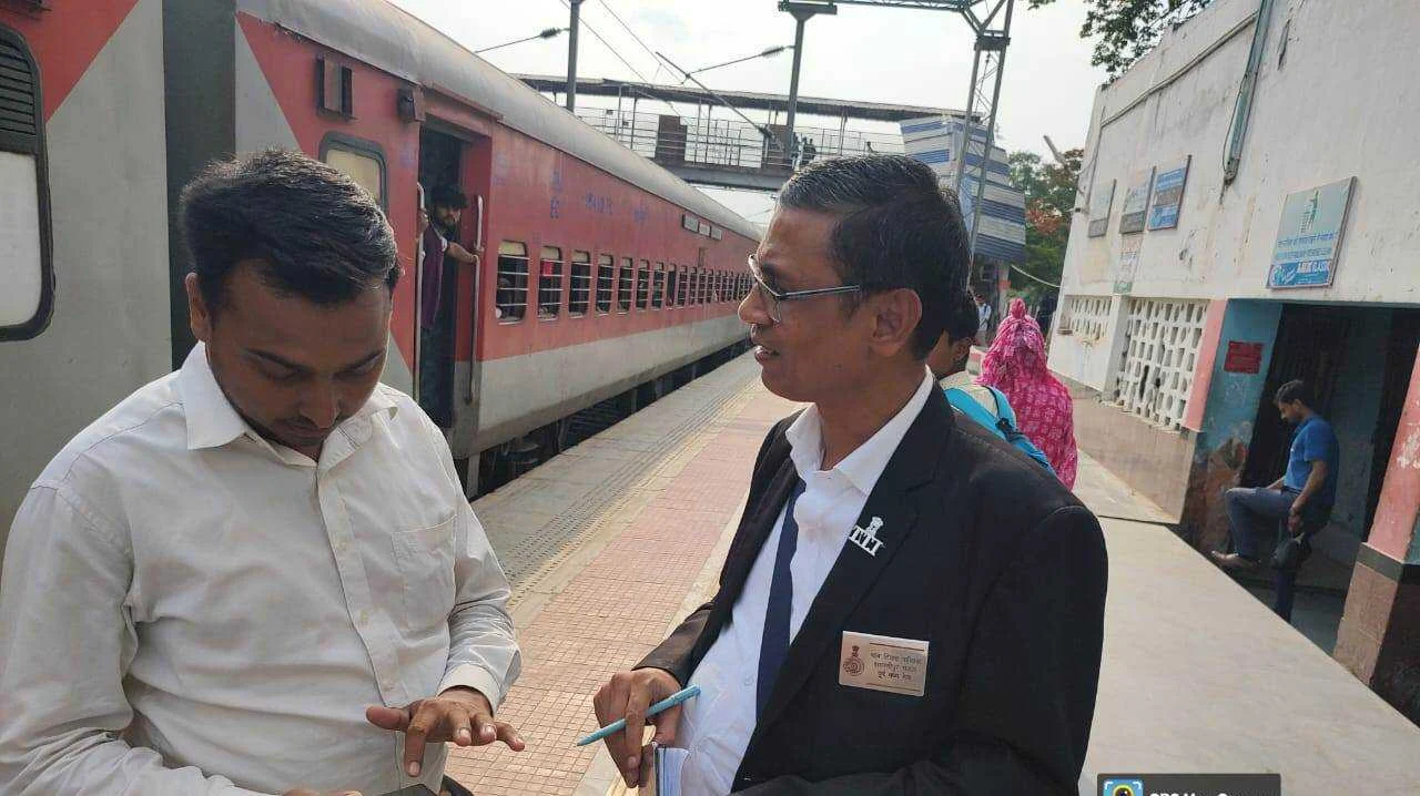 समस्तीपुर मंडल में लालगाडी टिकट चेकिंग लगातार जारी, टिकट चेकिंग में 96805 रुपये का जुर्माना वसुला गया 2