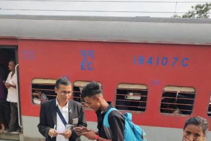 समस्तीपुर मंडल में लालगाडी टिकट चेकिंग लगातार जारी, टिकट चेकिंग में 96805 रुपये का जुर्माना वसुला गया 29