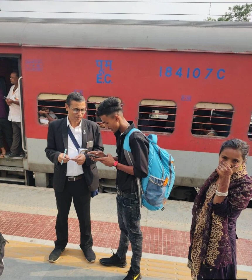 समस्तीपुर मंडल में लालगाडी टिकट चेकिंग लगातार जारी, टिकट चेकिंग में 96805 रुपये का जुर्माना वसुला गया 1