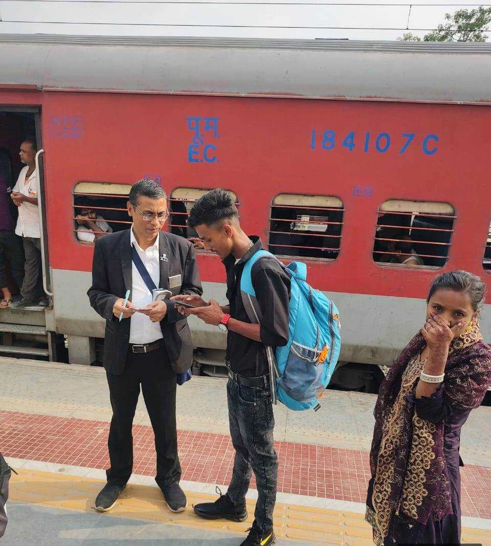 समस्तीपुर मंडल में लालगाडी टिकट चेकिंग लगातार जारी, टिकट चेकिंग में 96805 रुपये का जुर्माना वसुला गया 10